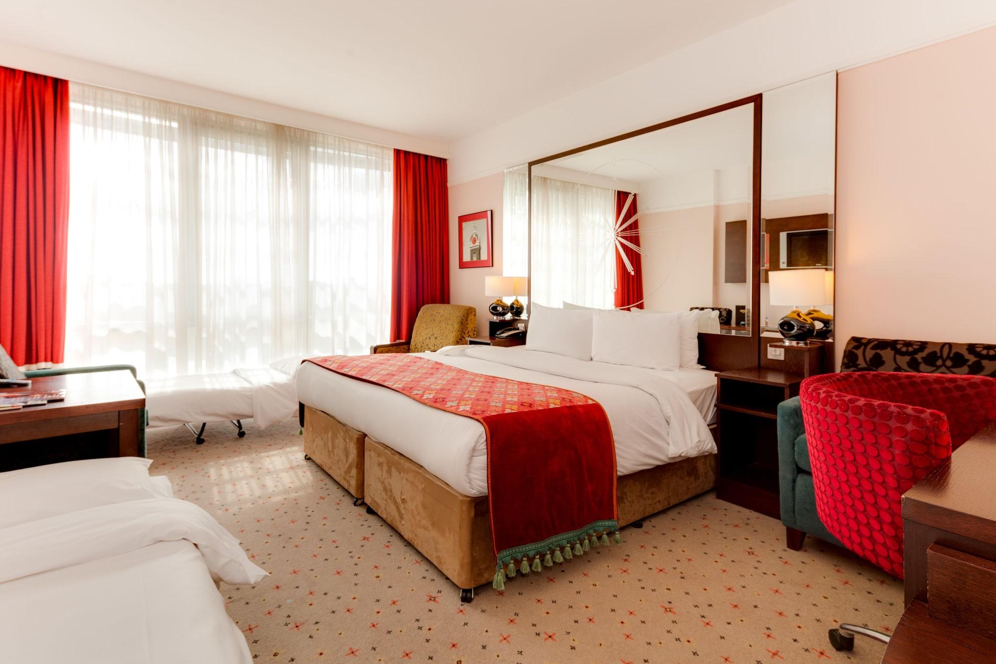 Carlton Hotel Бланчардстаун Экстерьер фото