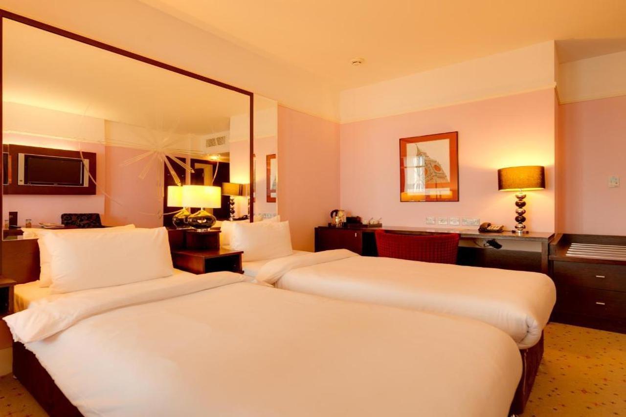 Carlton Hotel Бланчардстаун Экстерьер фото