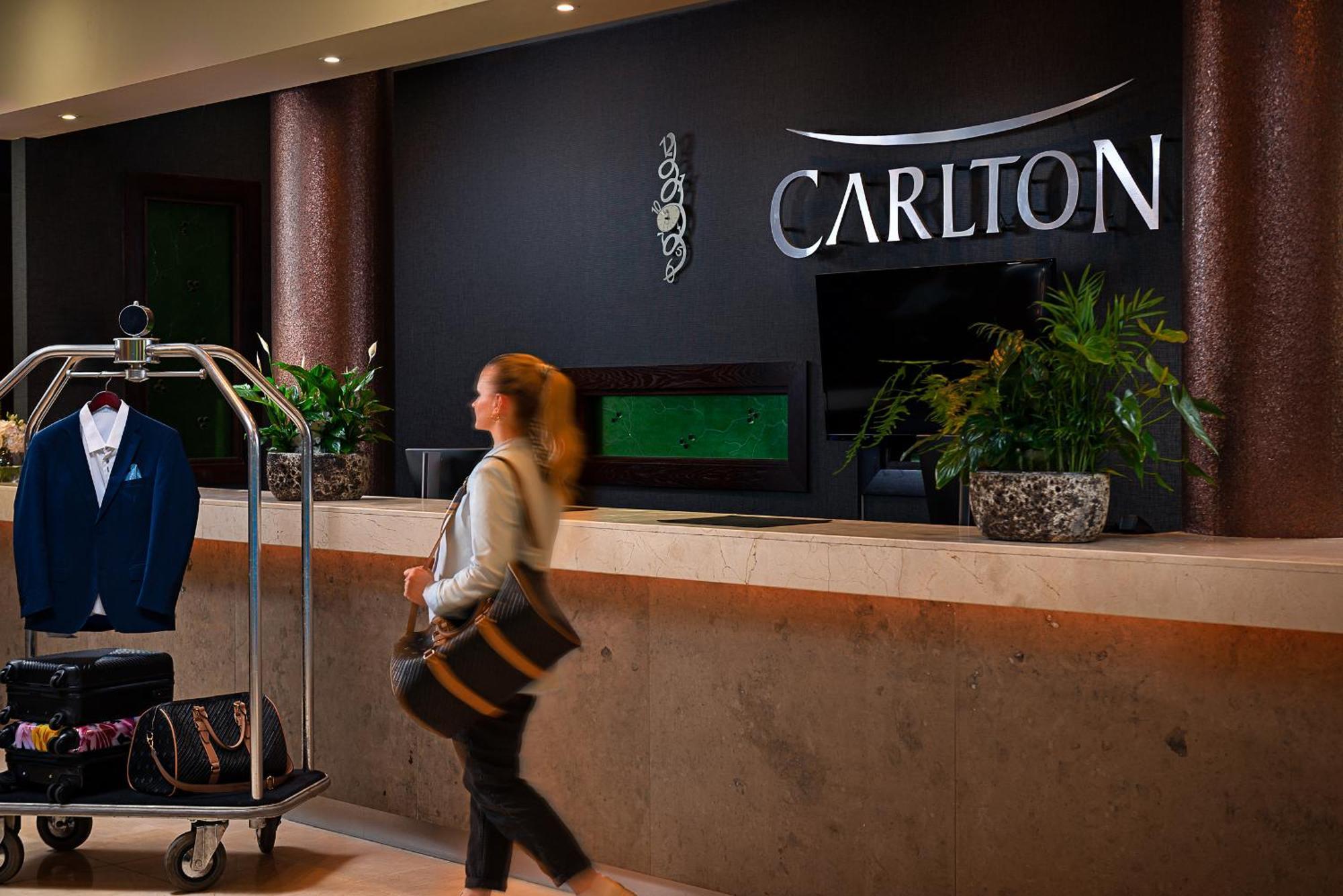 Carlton Hotel Бланчардстаун Экстерьер фото