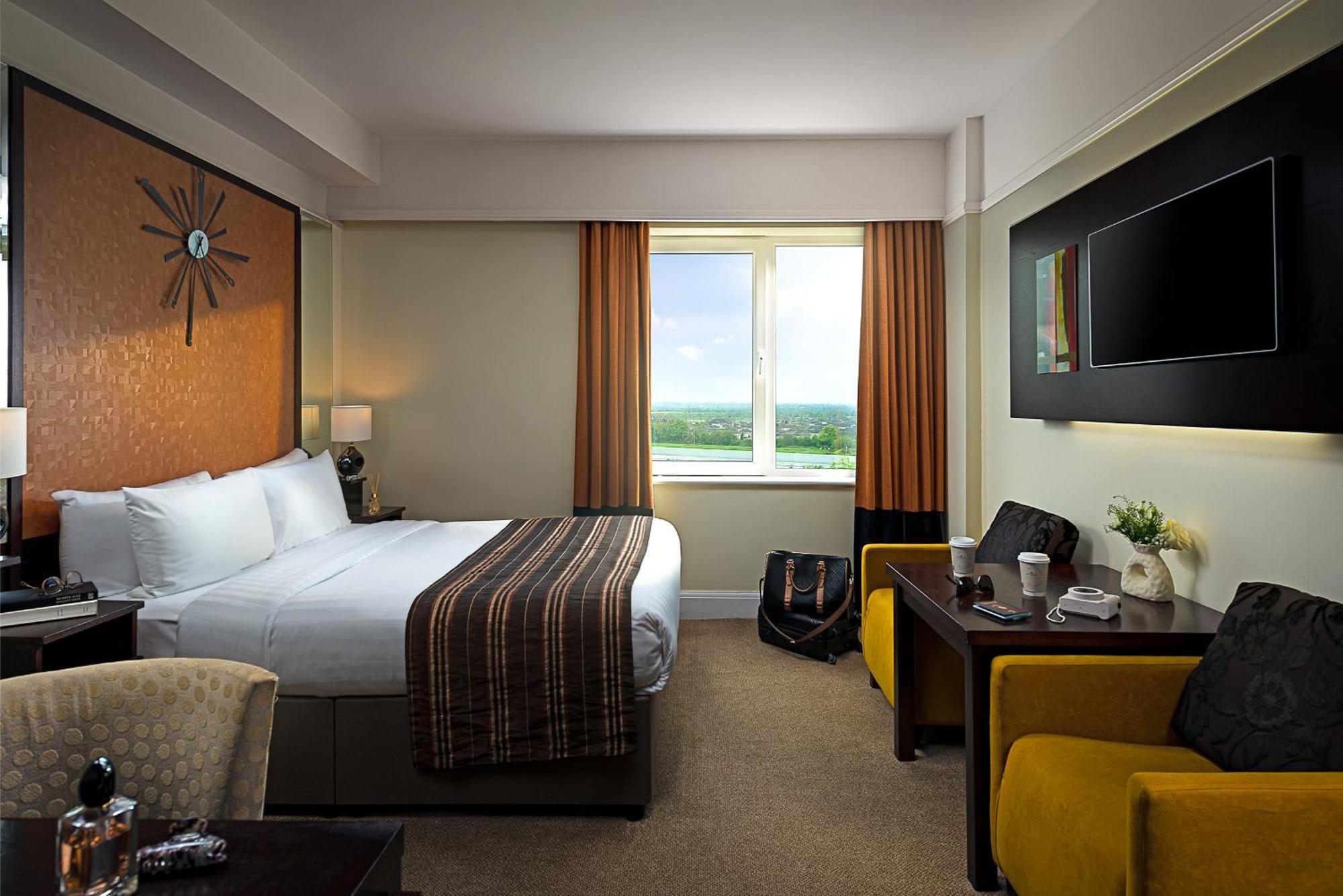 Carlton Hotel Бланчардстаун Экстерьер фото