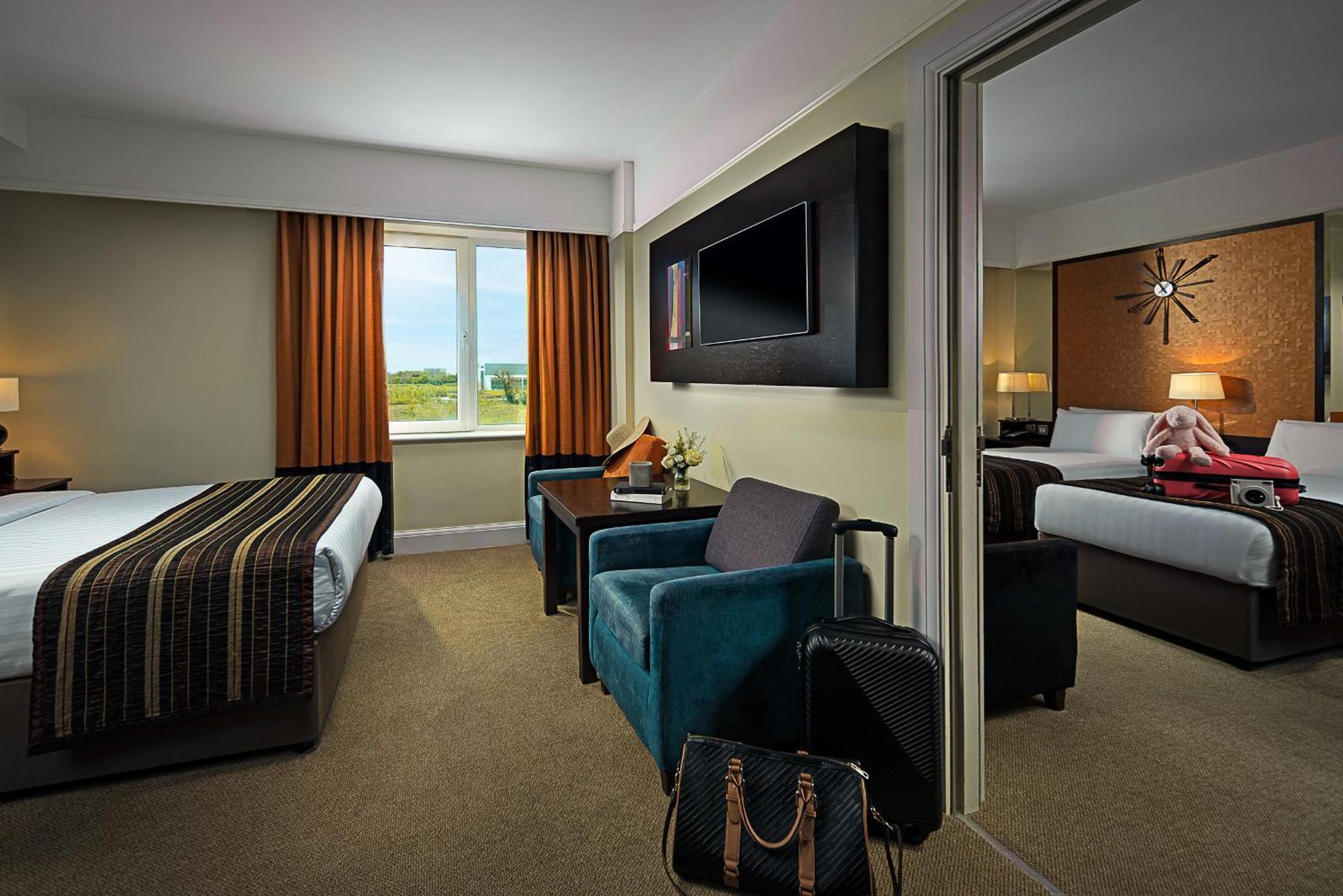 Carlton Hotel Бланчардстаун Экстерьер фото