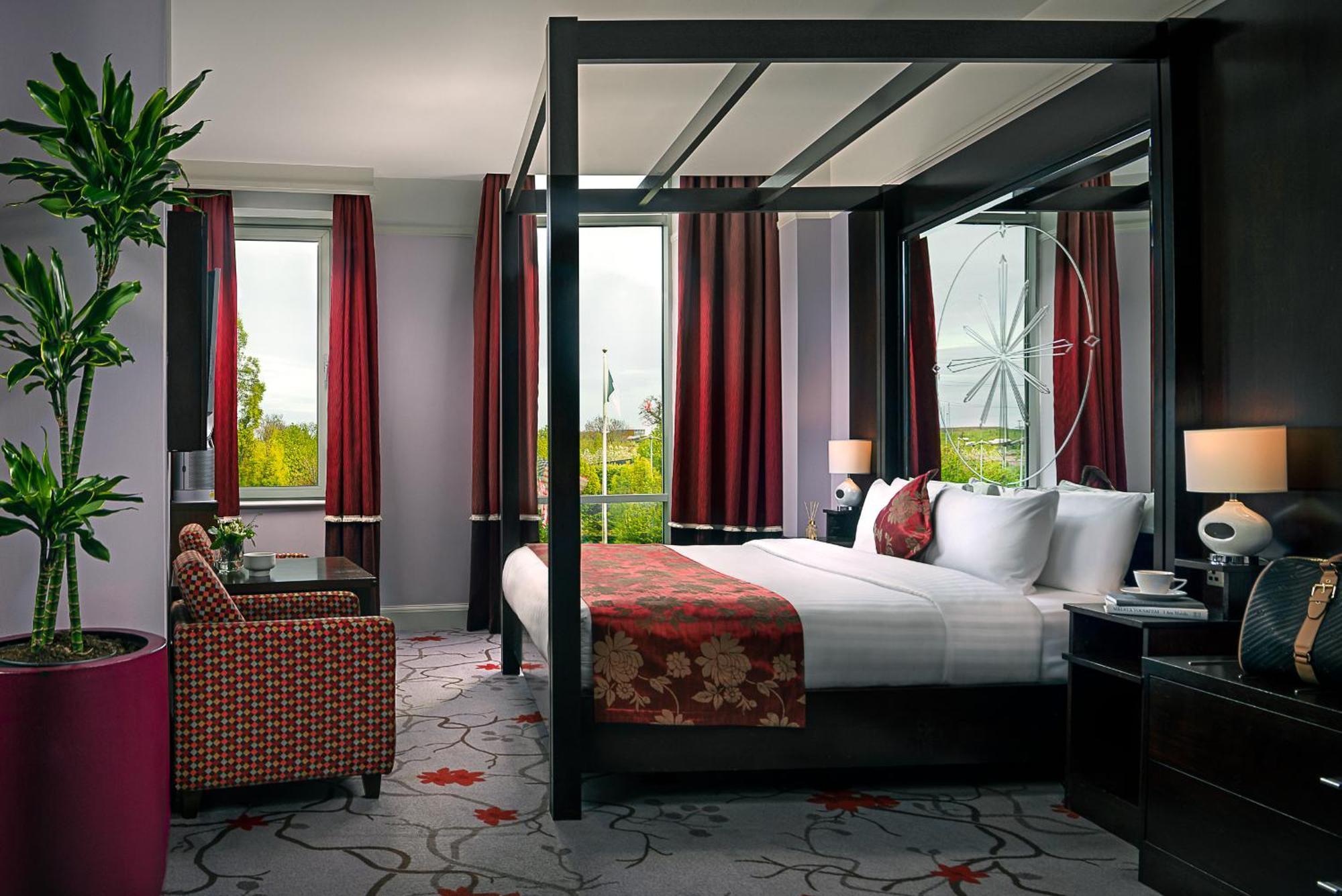 Carlton Hotel Бланчардстаун Экстерьер фото