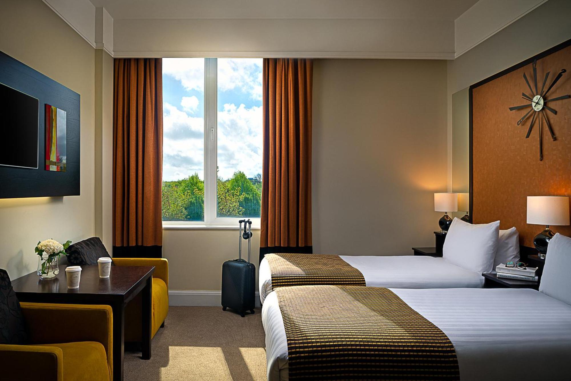Carlton Hotel Бланчардстаун Экстерьер фото