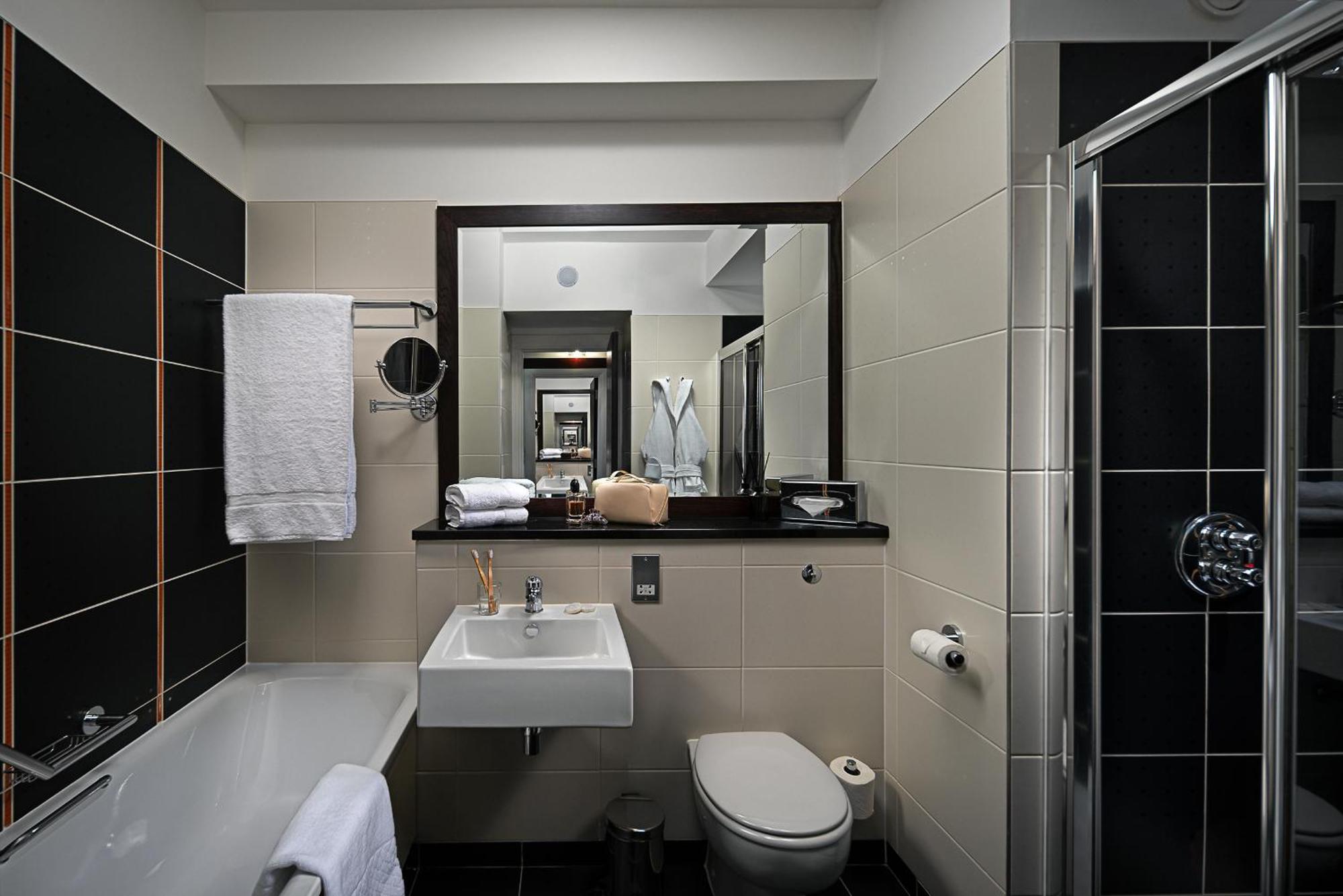 Carlton Hotel Бланчардстаун Экстерьер фото