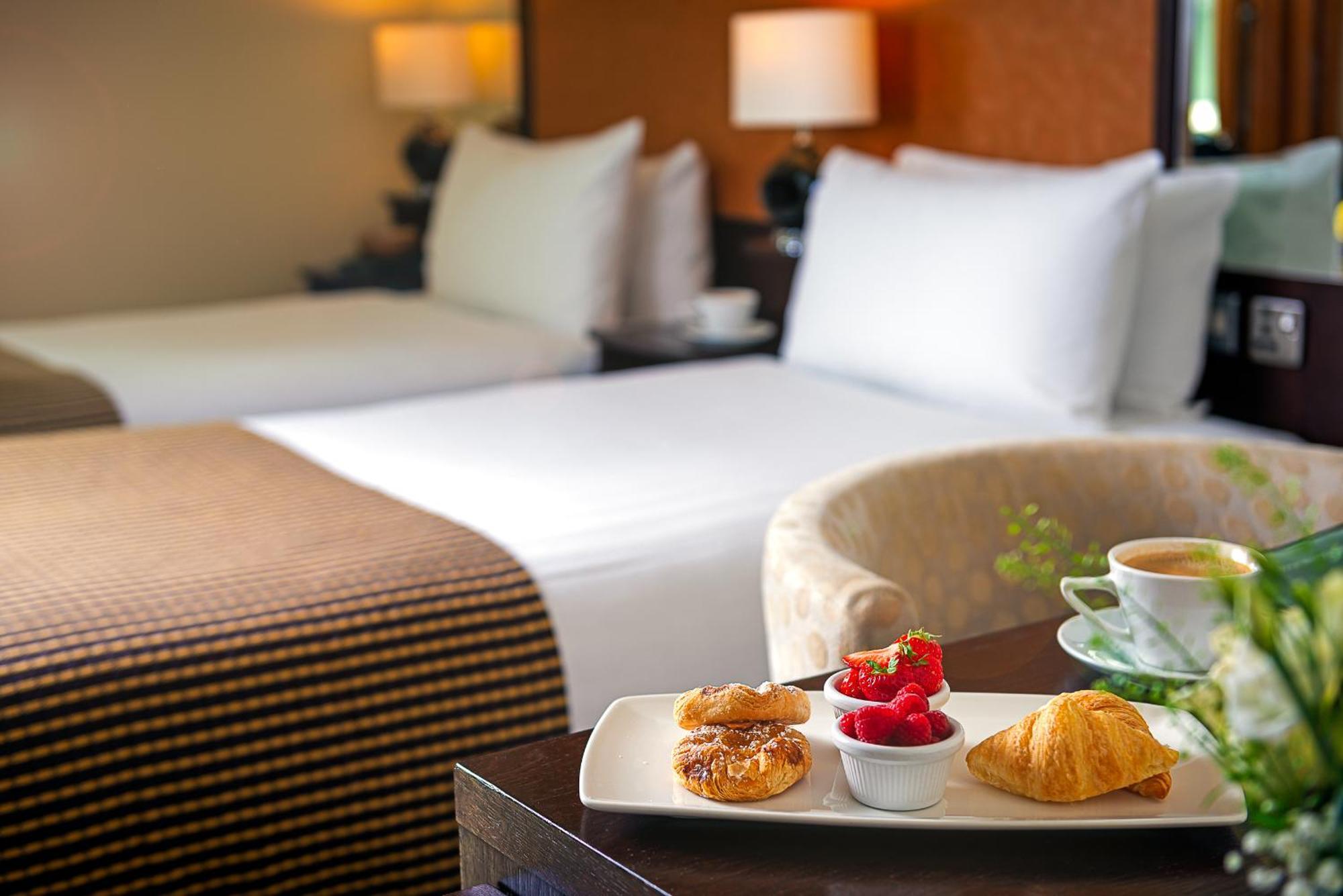 Carlton Hotel Бланчардстаун Экстерьер фото