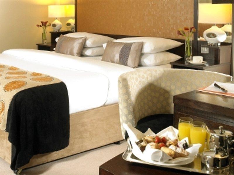 Carlton Hotel Бланчардстаун Экстерьер фото